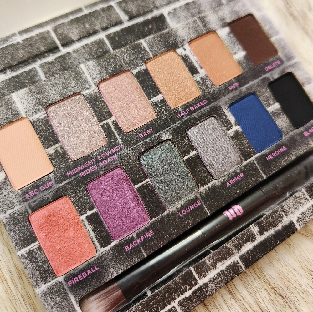 ULTRA RARE Urban Decay Nocturnal Shadow Box Eyeshadow Palette + Brush